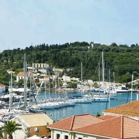 Reginas & Apartments- Fiscardo View דירה *