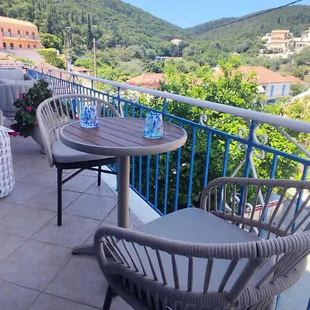 Reginas & Apartments- Fiscardo View דירה *